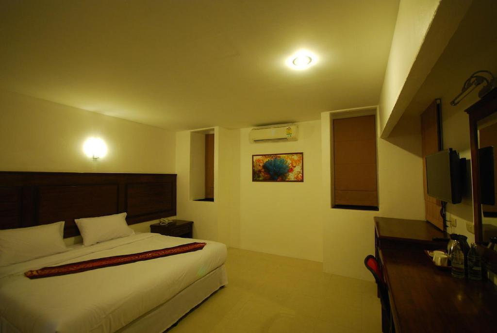 Patong Budget Rooms エクステリア 写真