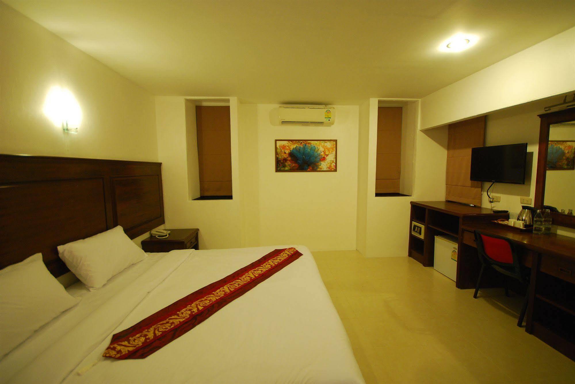 Patong Budget Rooms エクステリア 写真