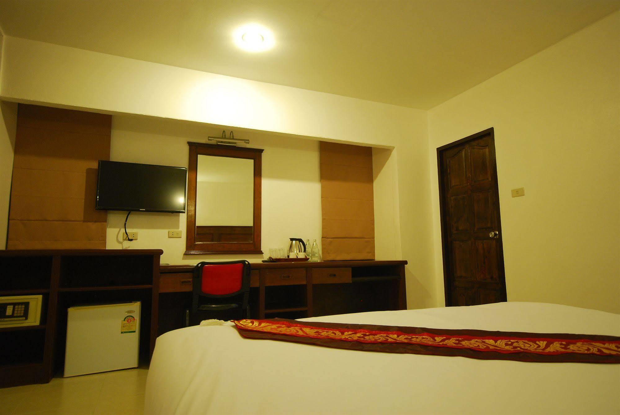 Patong Budget Rooms エクステリア 写真