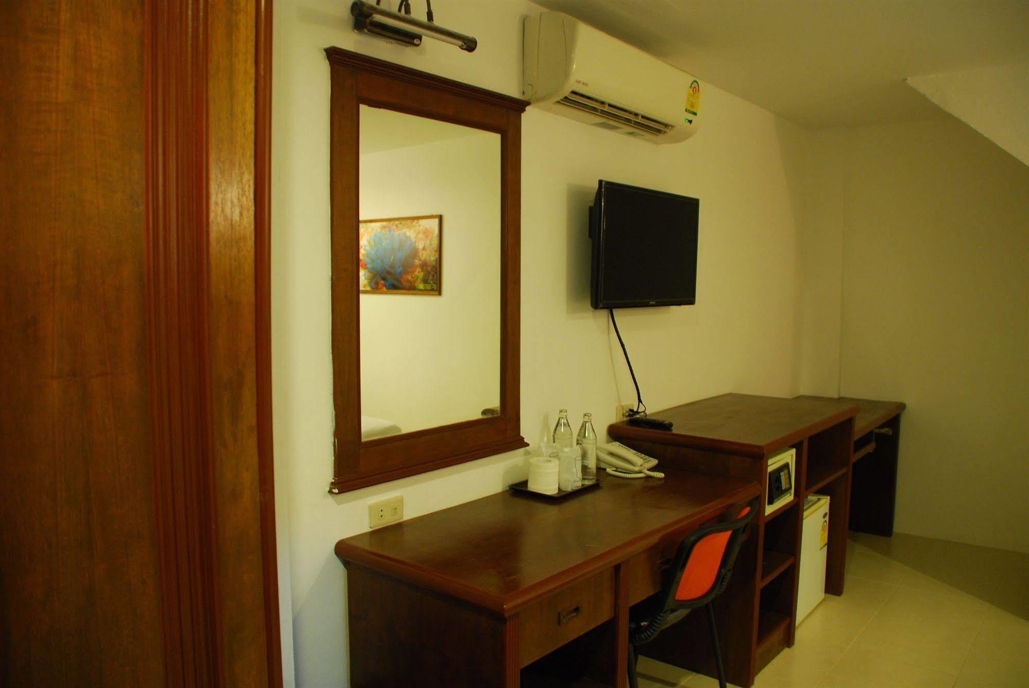 Patong Budget Rooms エクステリア 写真